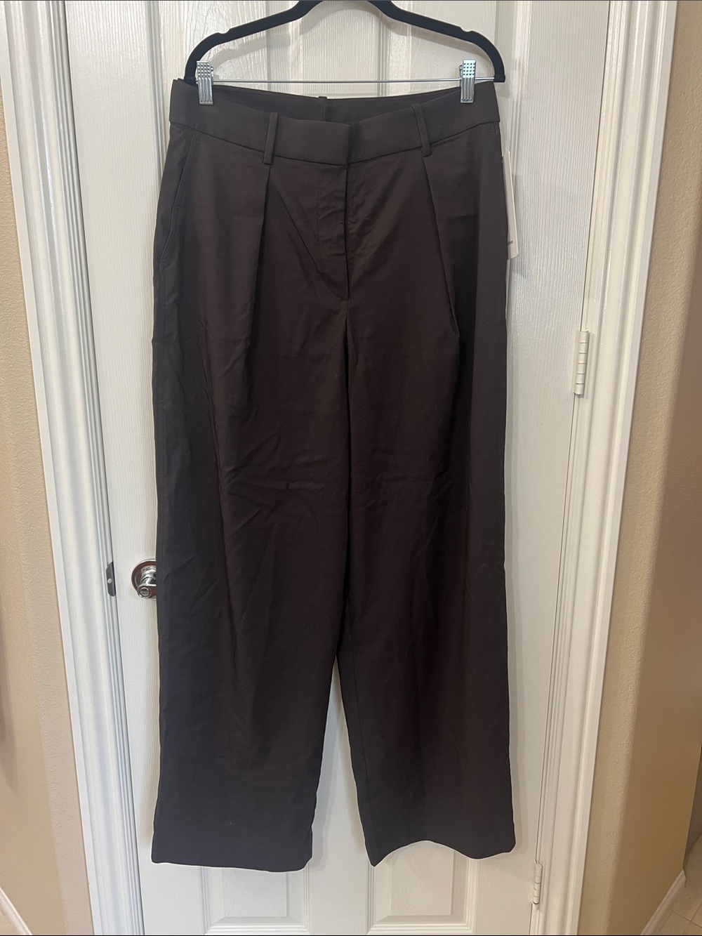 Lululemon Pleat Front High Rise Trouser. In Espresso.